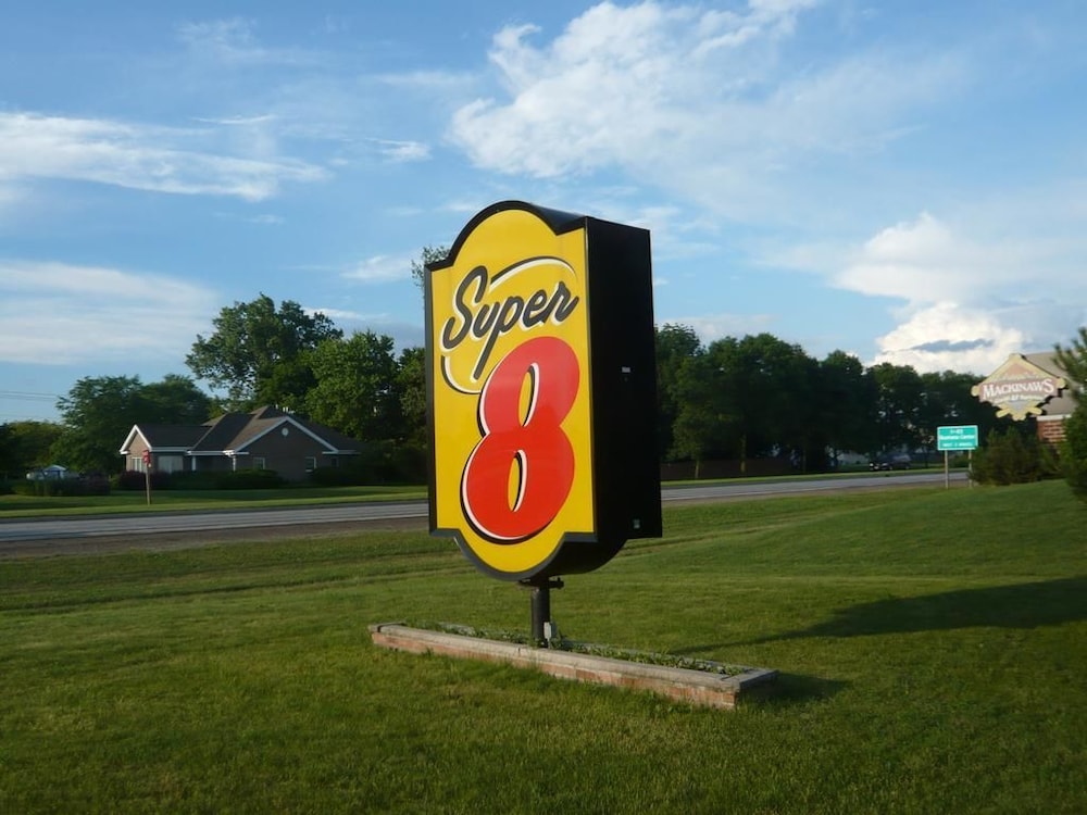 Super 8 by Wyndham Green Bay I-43 Bus. Park 16/25