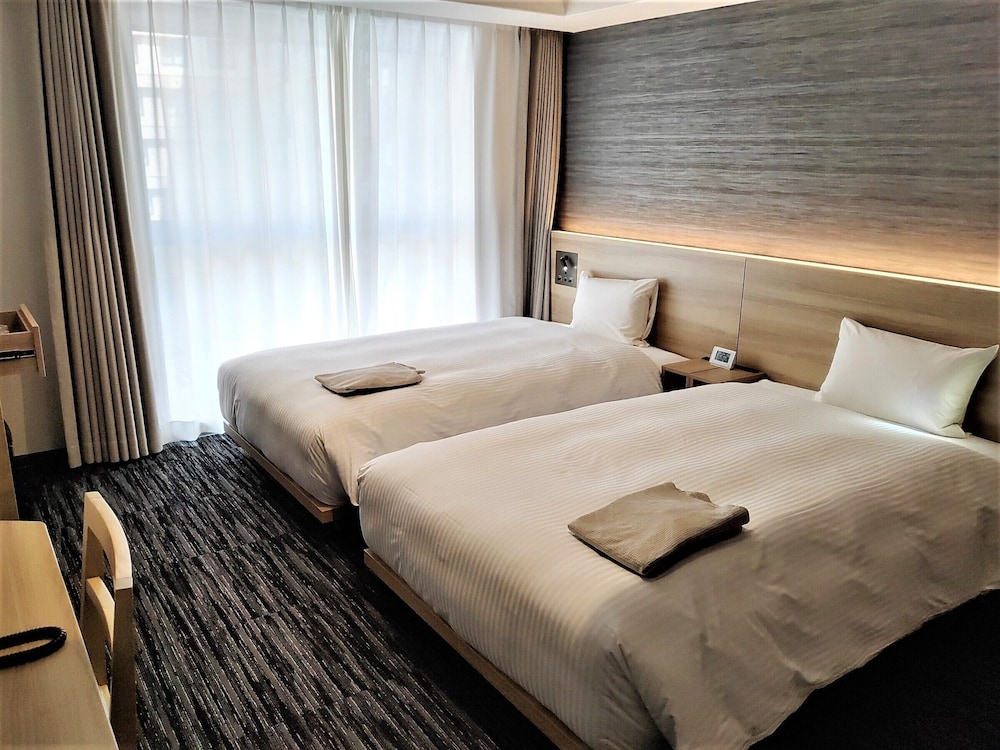 MODERATE, TWIN BEDS