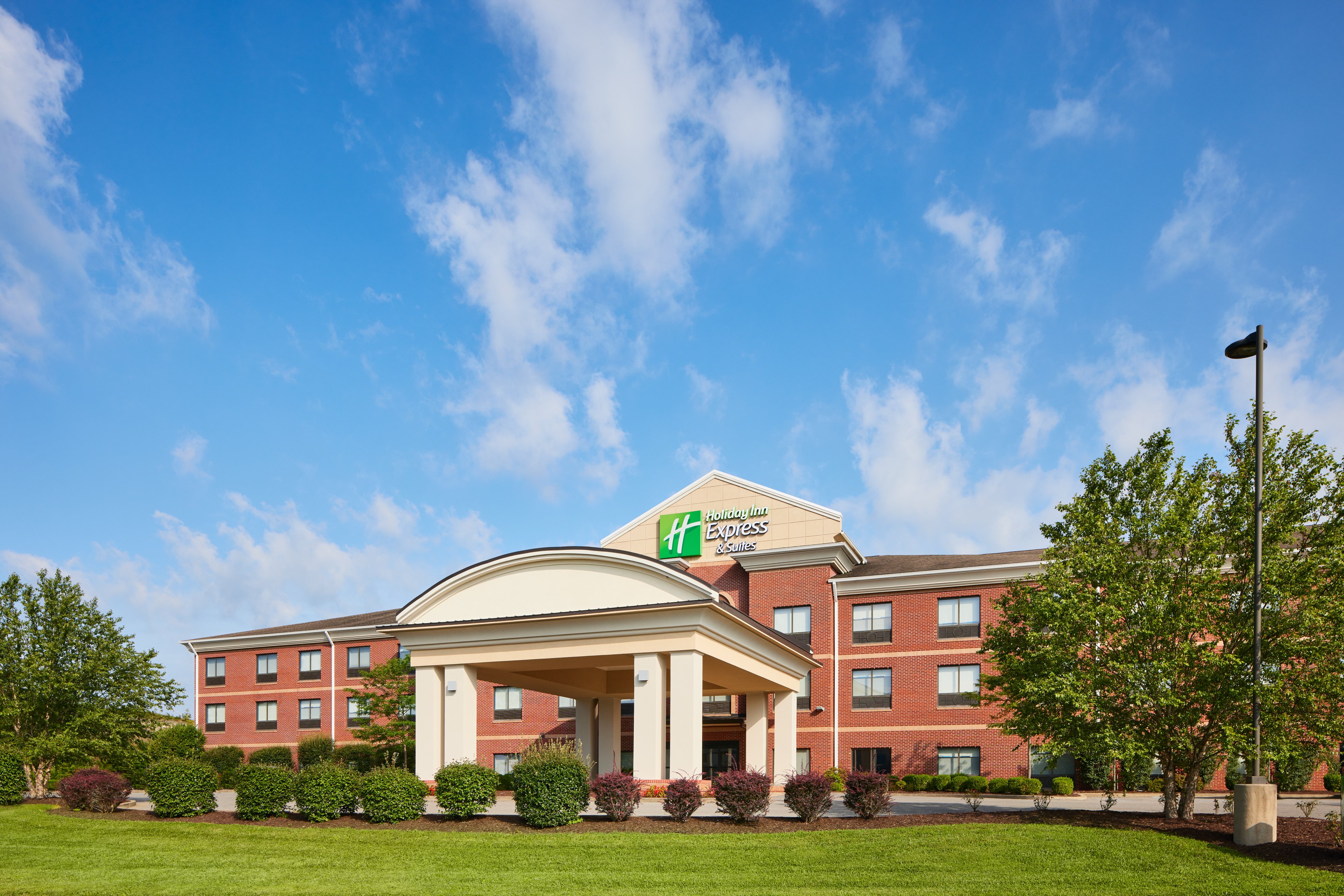 Holiday Inn Express Hotel And Suites Bridgeport 50/50