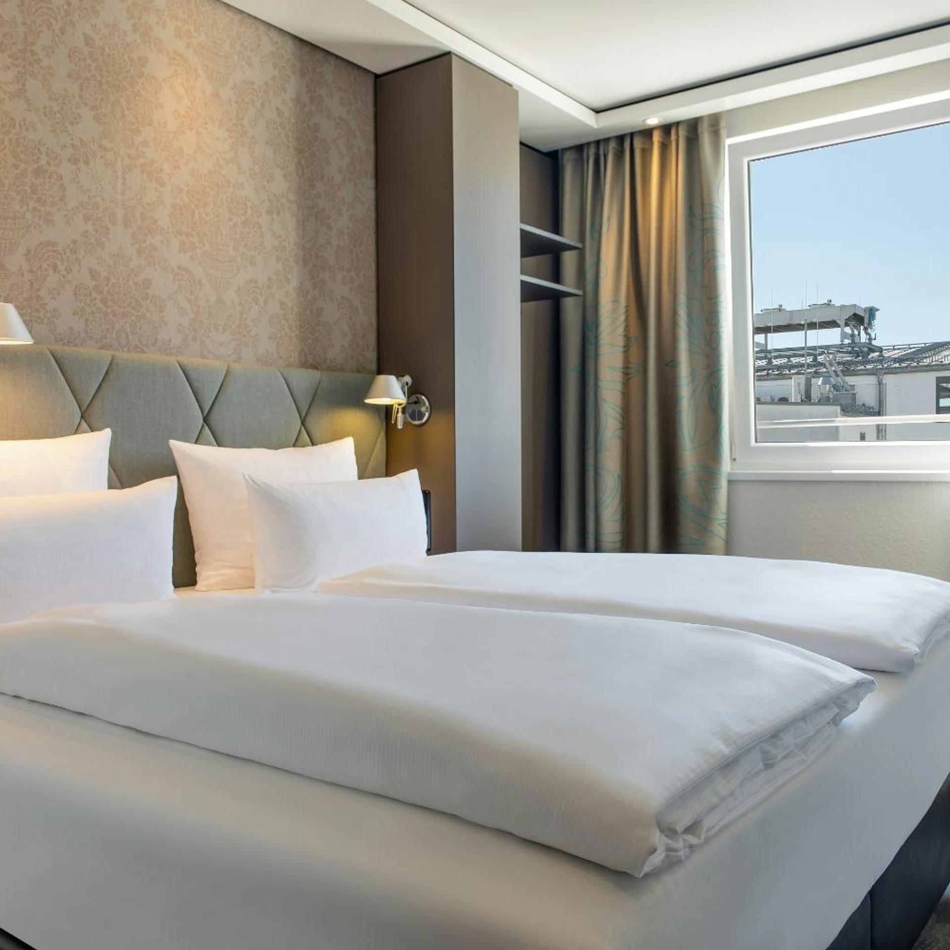 Room, Queen Bed