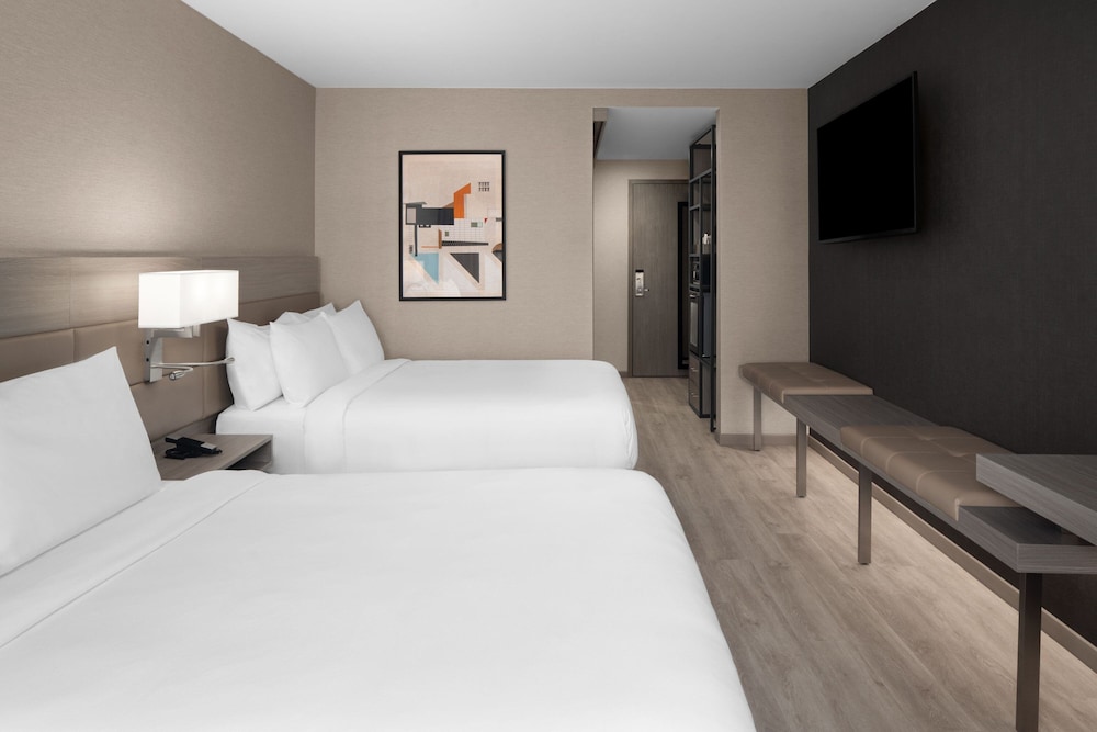 AC Hotel by Marriott Lansing University Area 13/49