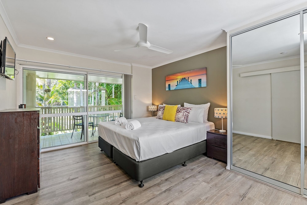 1 Bedroom, Deluxe, Town House, King Bed, Garden View, Kitchen
