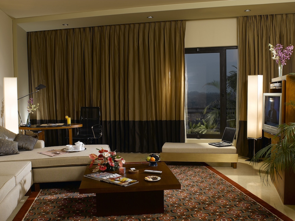 Radisson Blu Dhaka Water Garden 62/83