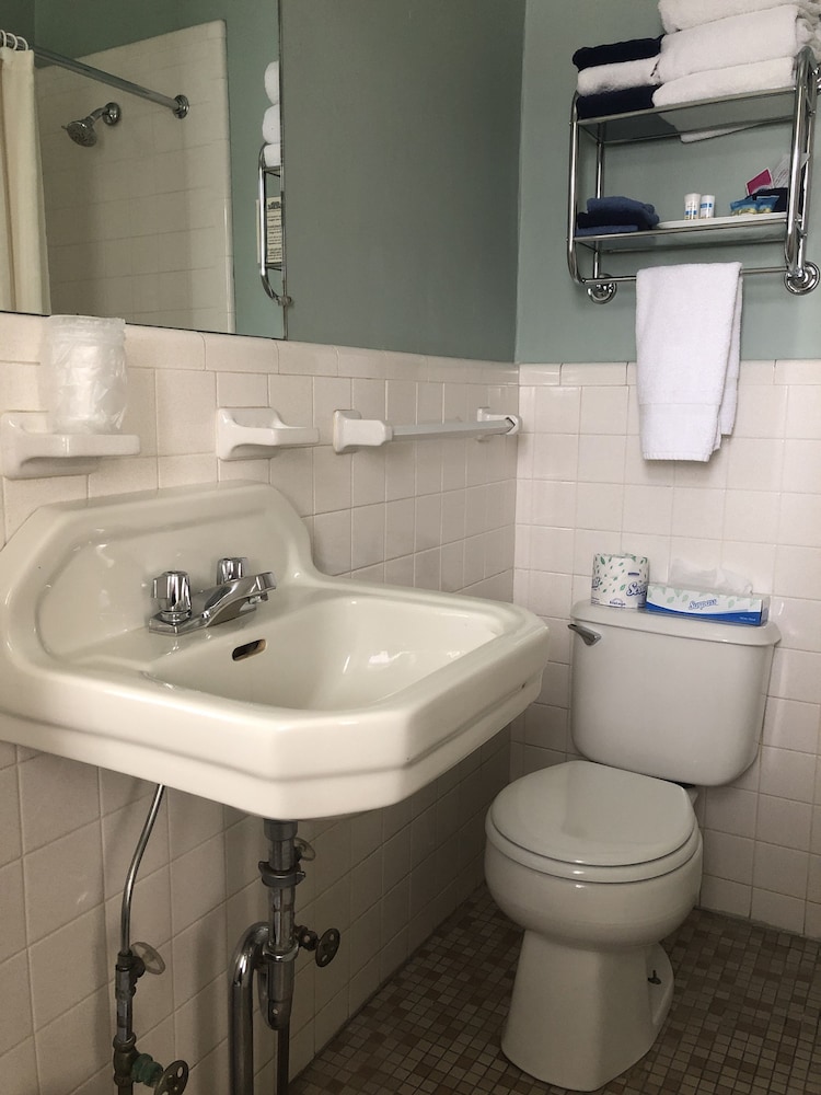 Hotel Coolidge 47/50