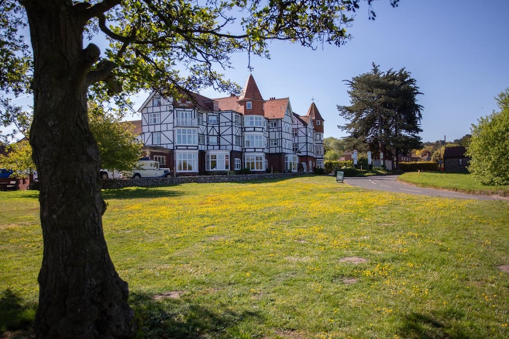 The Links Country Park Hotel 55/57
