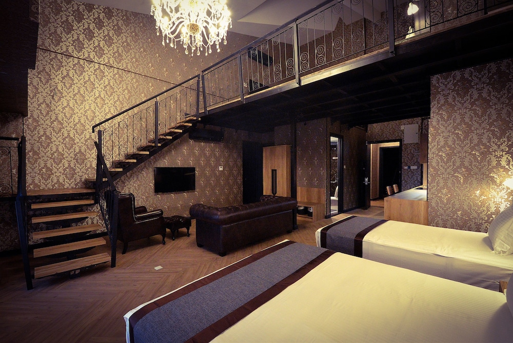 1969 Business Suites 34/66