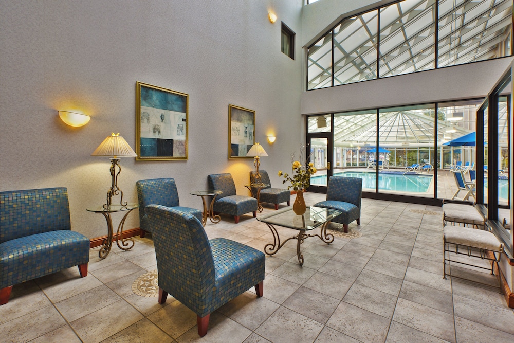 Holiday Inn Express & Suites Belleville (Airport Area) 33/50