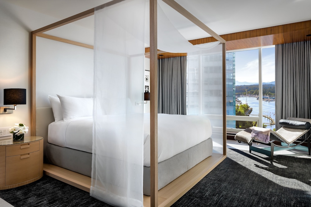Signature, Suite, King Bed, Park and Harbor View, Harbour View