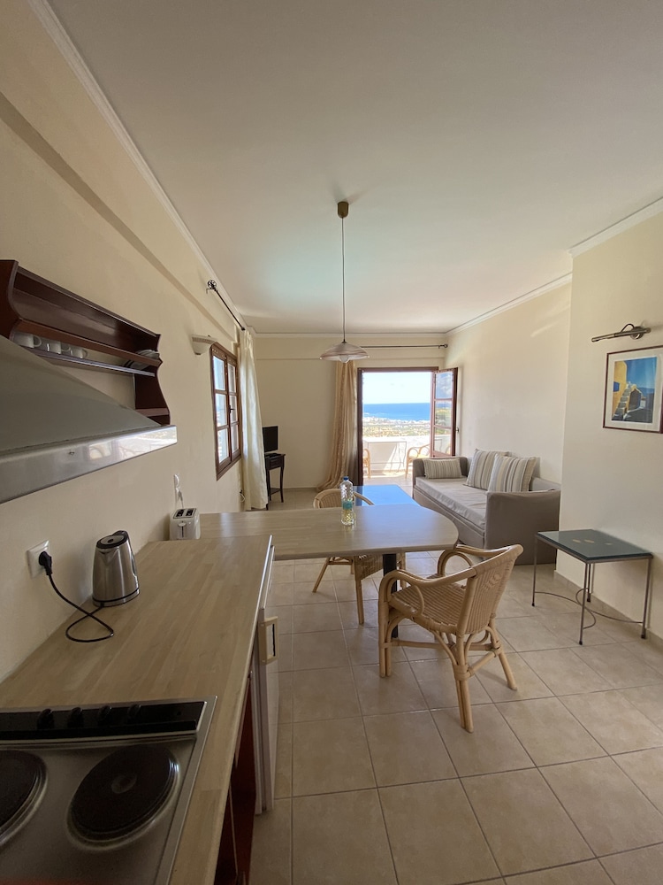 Amazones Village Suites 33/50