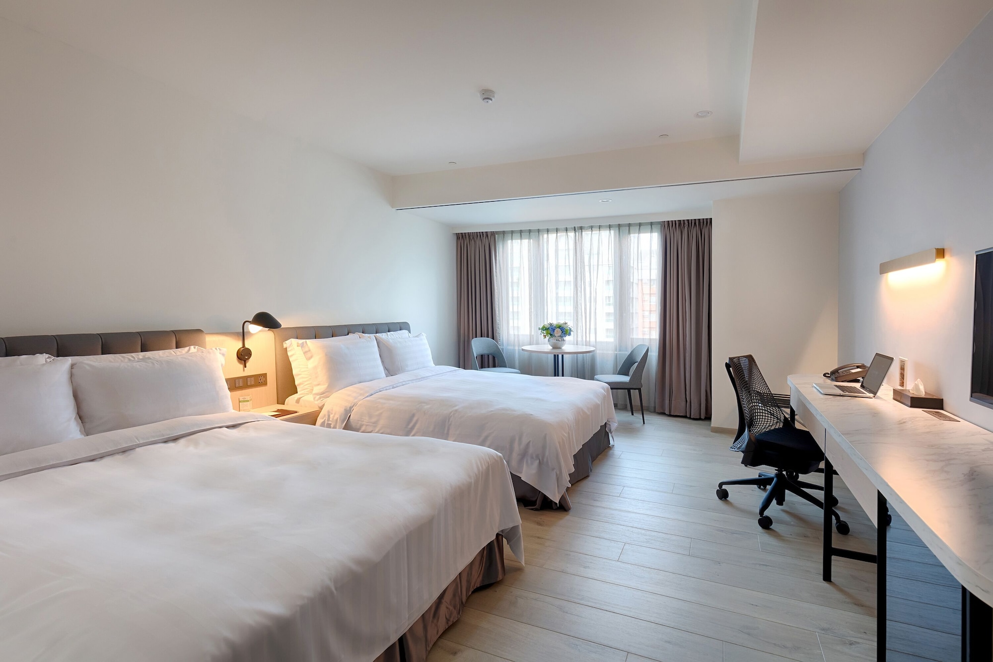 DELUXE, APARTMENT, TWIN BEDS