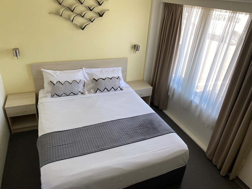 MOTEL 617 16/66