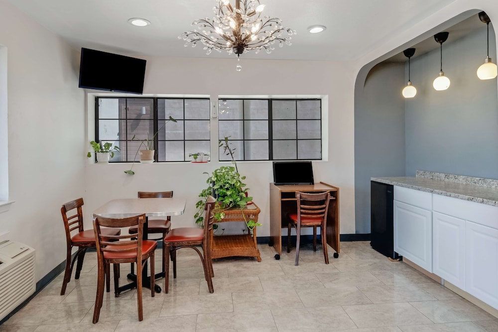 Americas Best Value Inn San Antonio Downtown Riverwalk 26/42