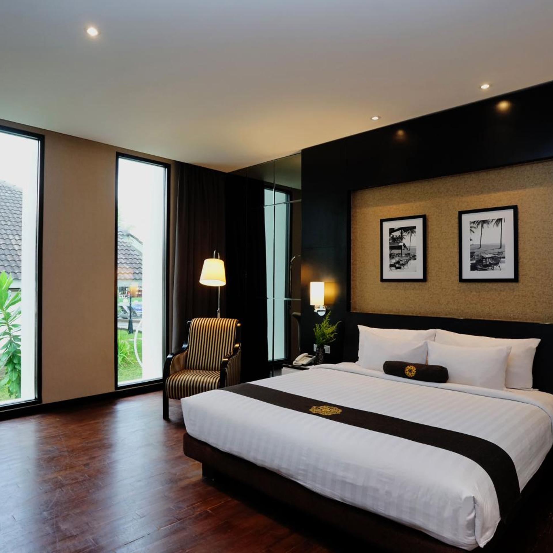 Deluxe, Double or Twin Bed
