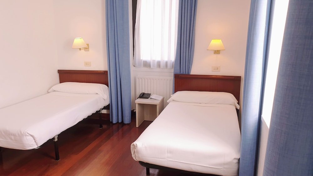 Zarauz Hotel 11/22