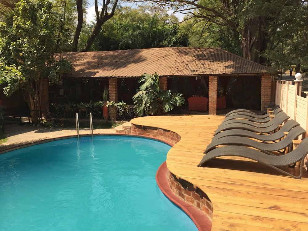 Outpost Lodge 36/40