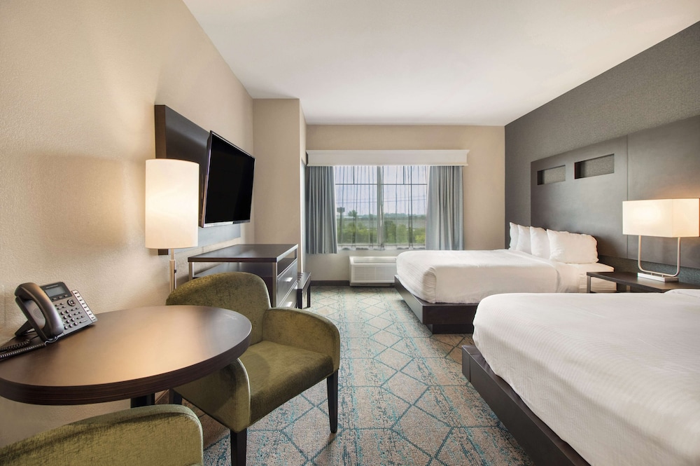 Comfort Inn & Suites Clarksville - Louisville North 33/69