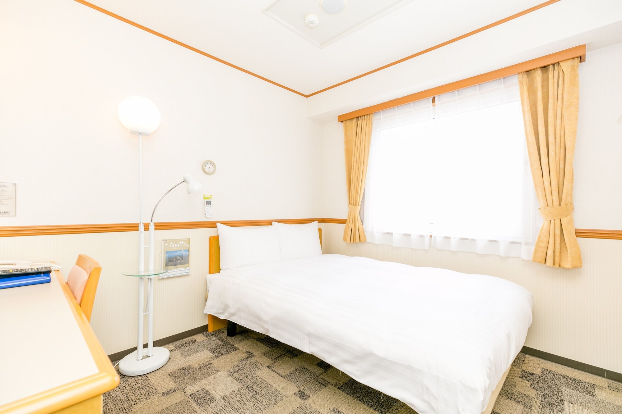 ECONOMY, DOUBLE BED, SMOKING