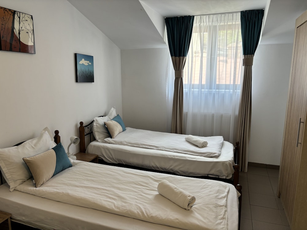 X Hostel Bucharest 13/44