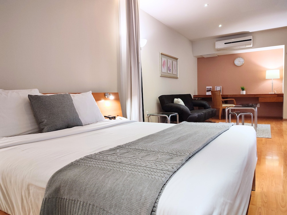 Lombardo Suites 10/50