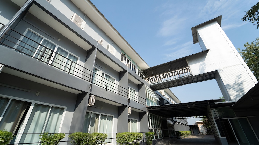 B2 Nakhon Sawan Boutique & Budget Hotel 4/18