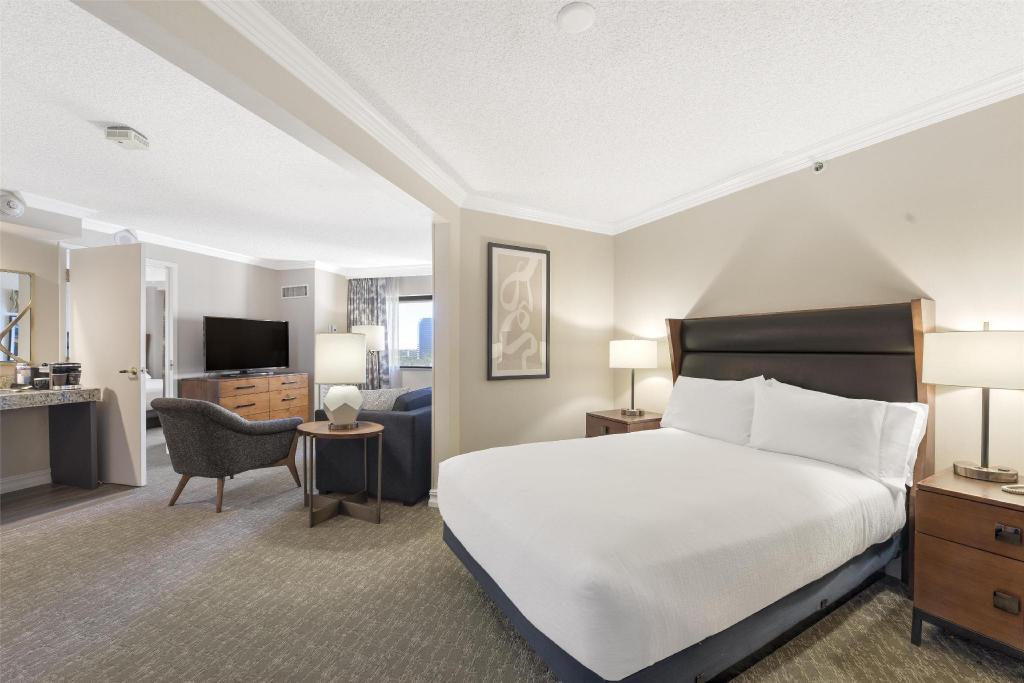 جناح بسريرين مزدوجين مع أريكة لذوي الإعاقة، Embassy Suites by Hilton Anaheim Orange 2/5