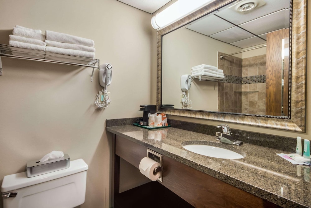 Quality Inn & Suites Newberry, MI 48/49