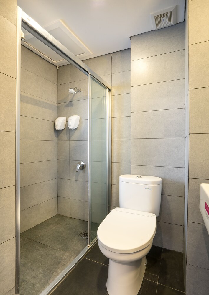 Maple Hotel Grogol 26/27