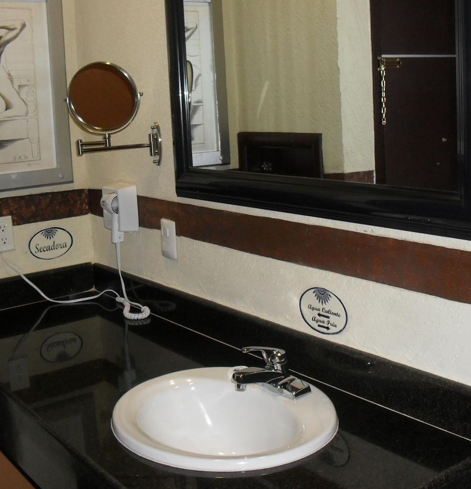 Villas and Suites Paraiso del Sur 24/68