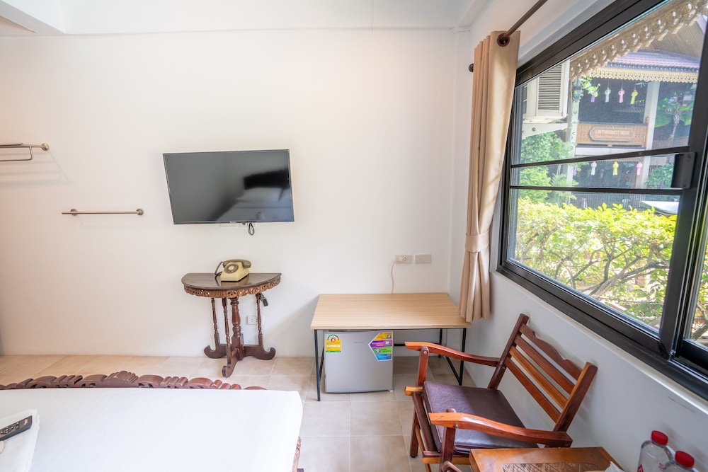 Collection O Khu Mueang near Tha Phae Gate formerly Lai Thai Guesthouse 25/64