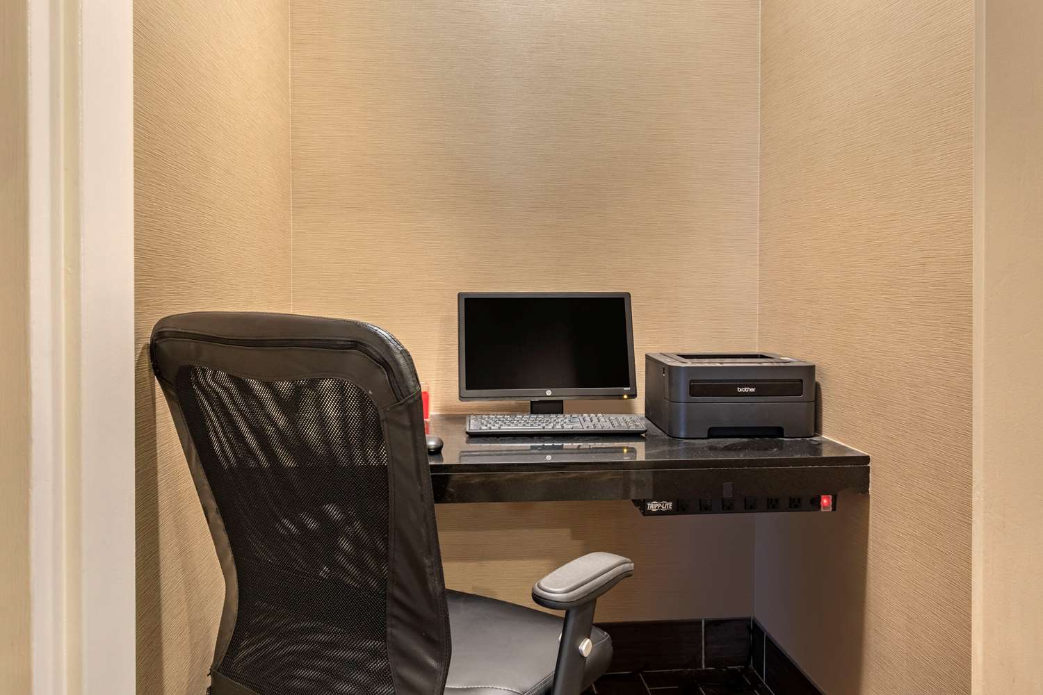 Comfort Inn and Suites North Dallas-Addison 30/33