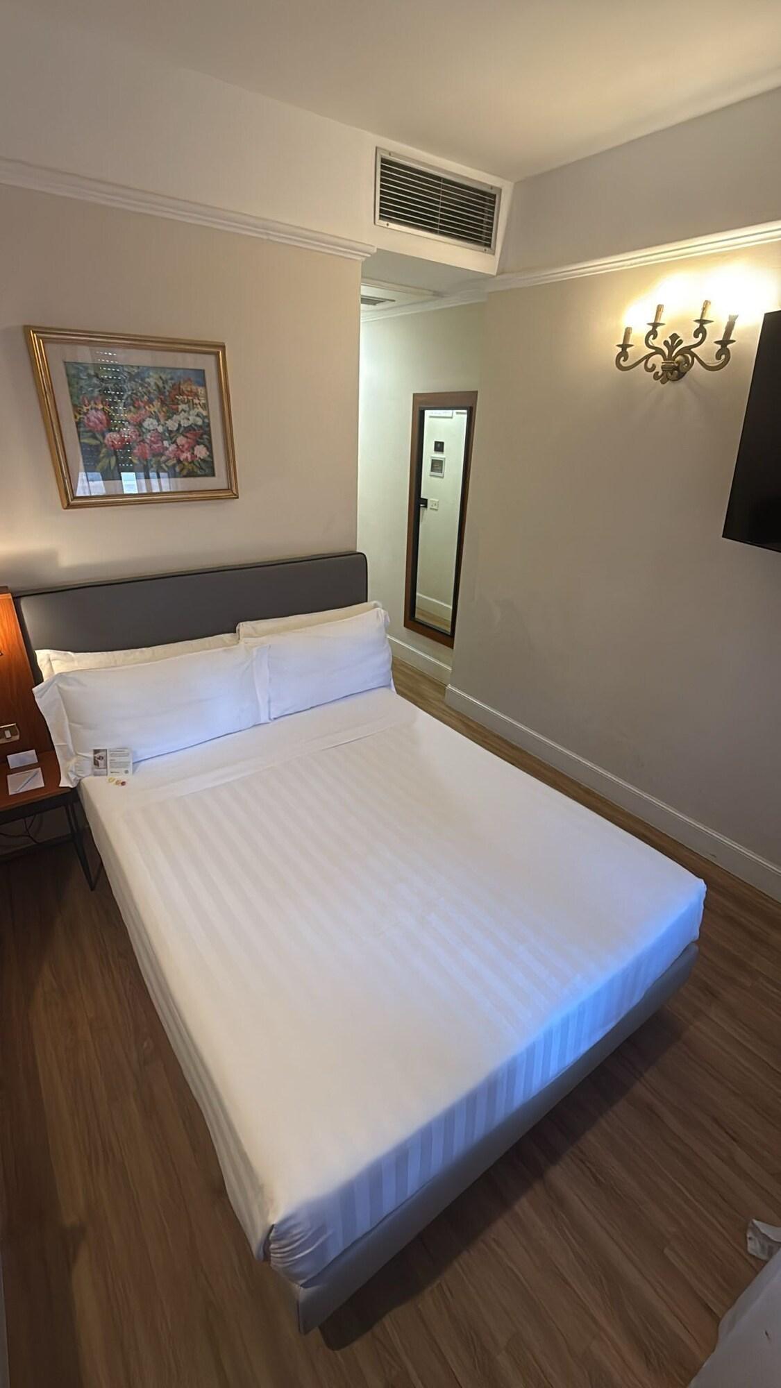 Standard, French Bed, Small