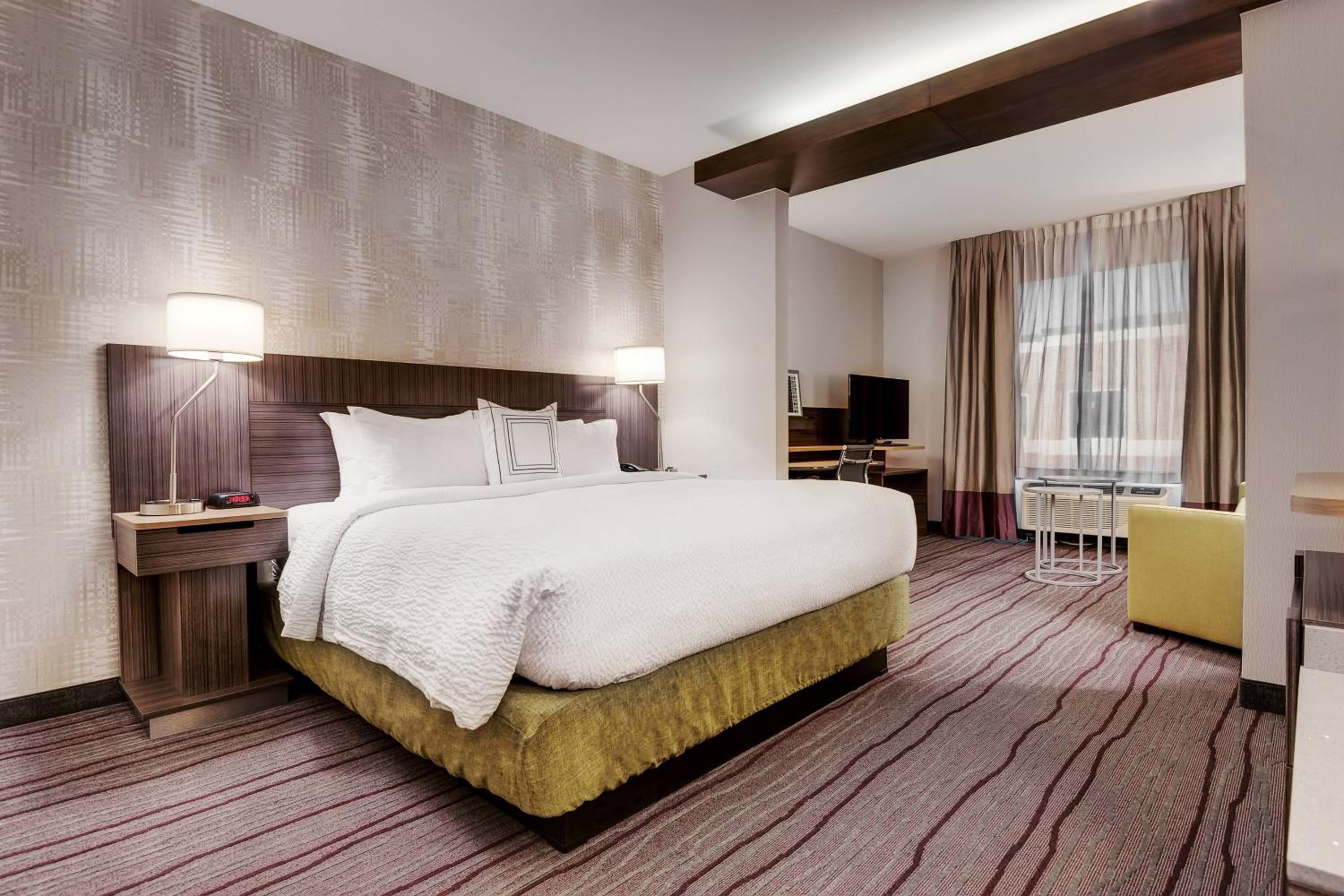 Suite, King Bed