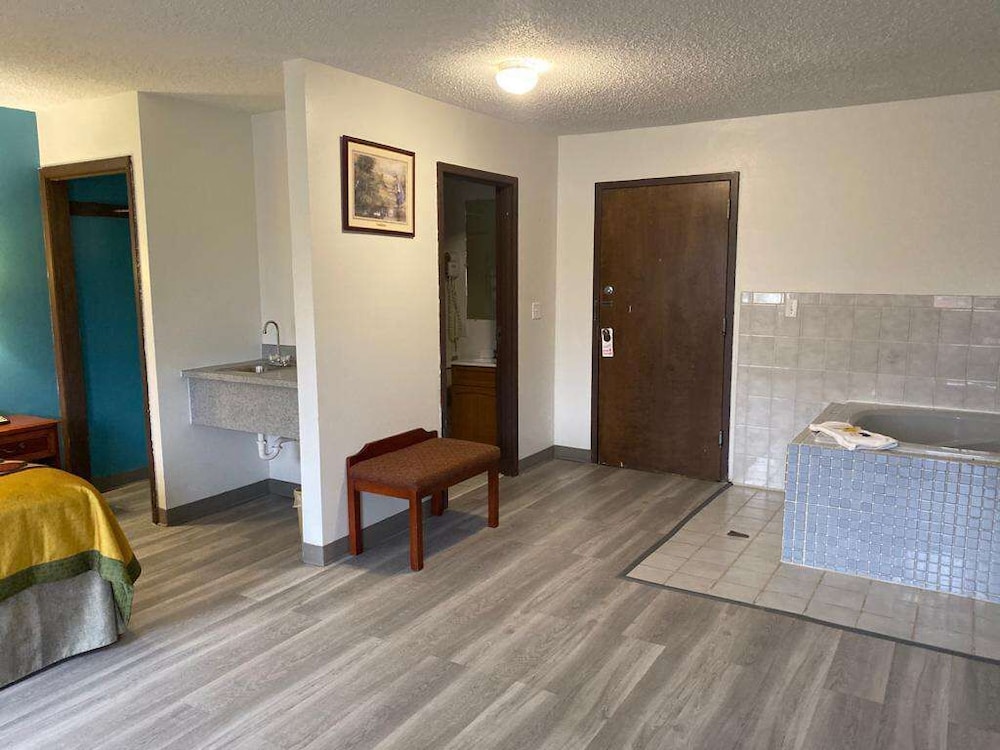 Americas Best Value Inn West Frankfort 21/30