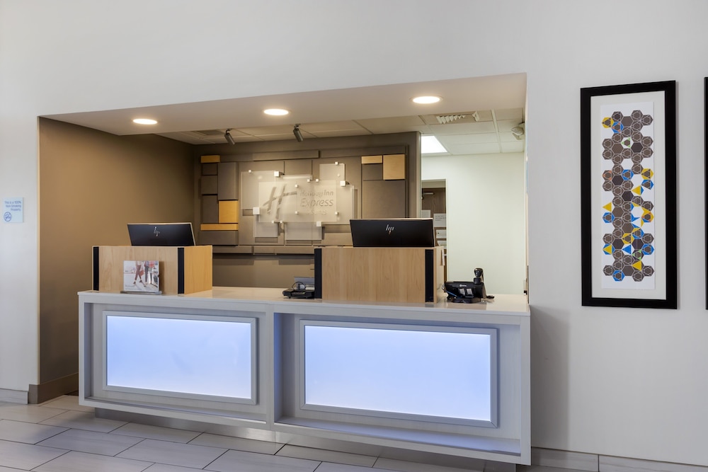 Holiday Inn Express Hotel Suites Harrison 9/56