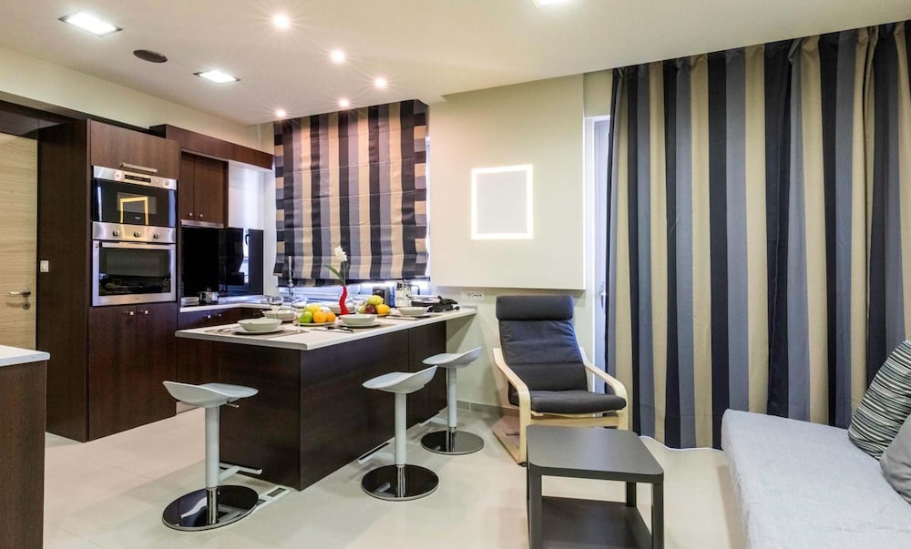 Rhodes Central Suite 24/38