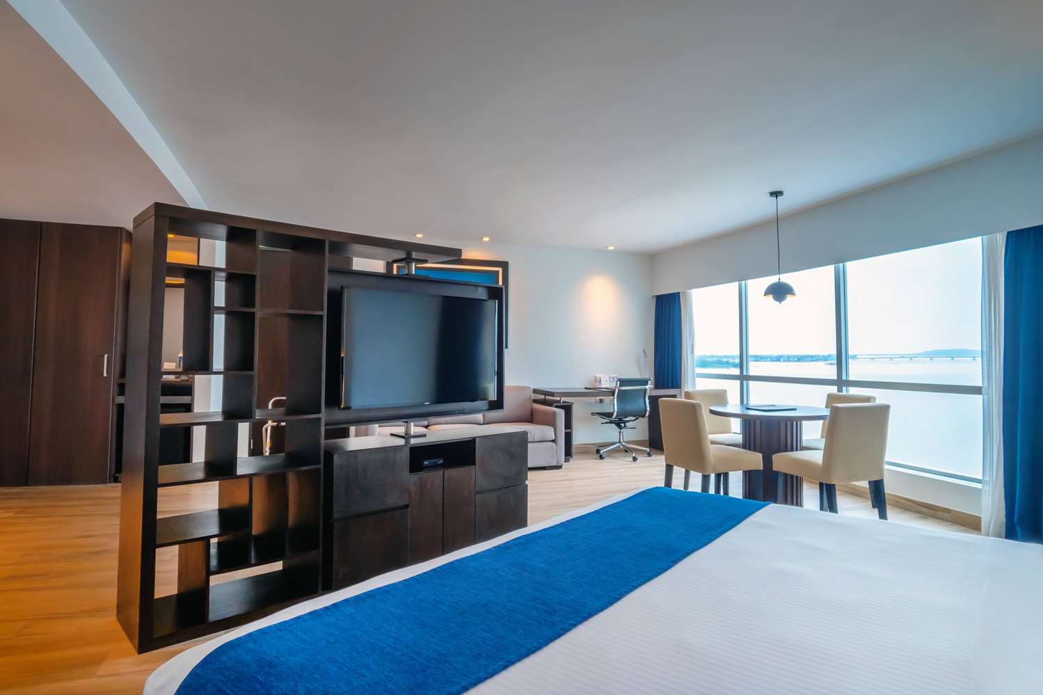 Wyndham Guayaquil Puerto Santa Ana 30/63