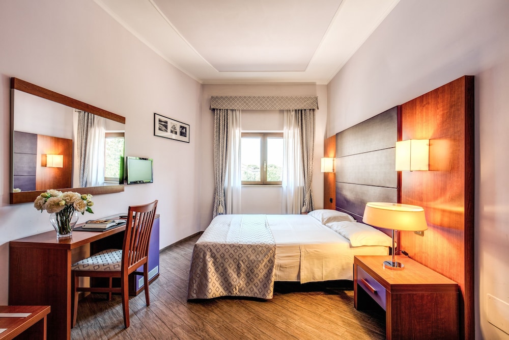DELUXE, DOUBLE BED