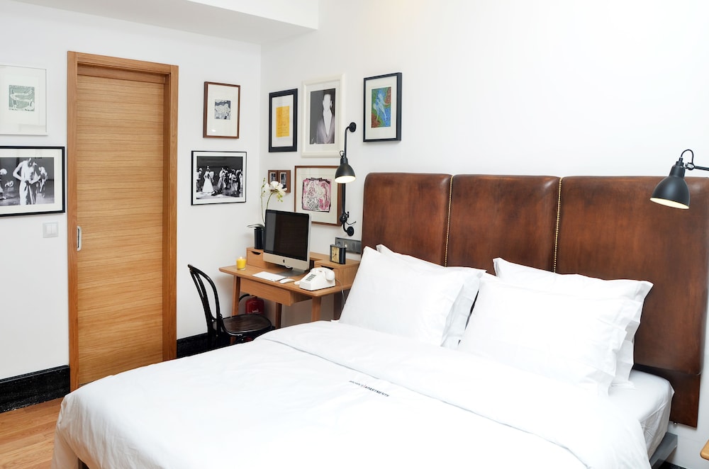 BASIC, QUEEN BED