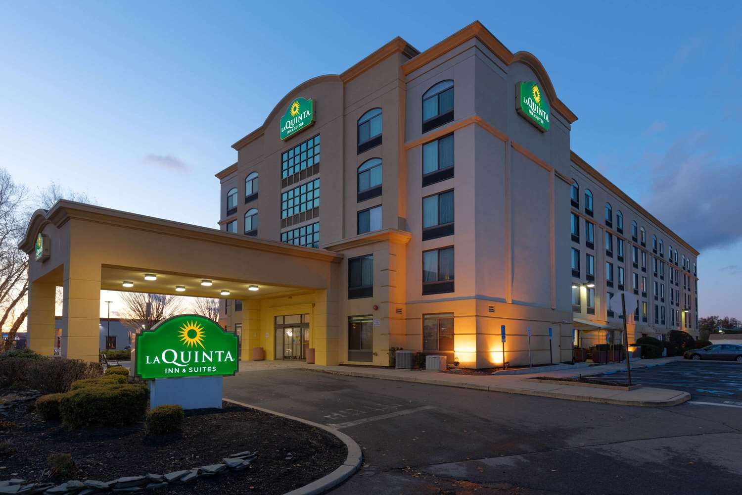 La Quinta Inn & Suites by Wyndham Garden City 35/42