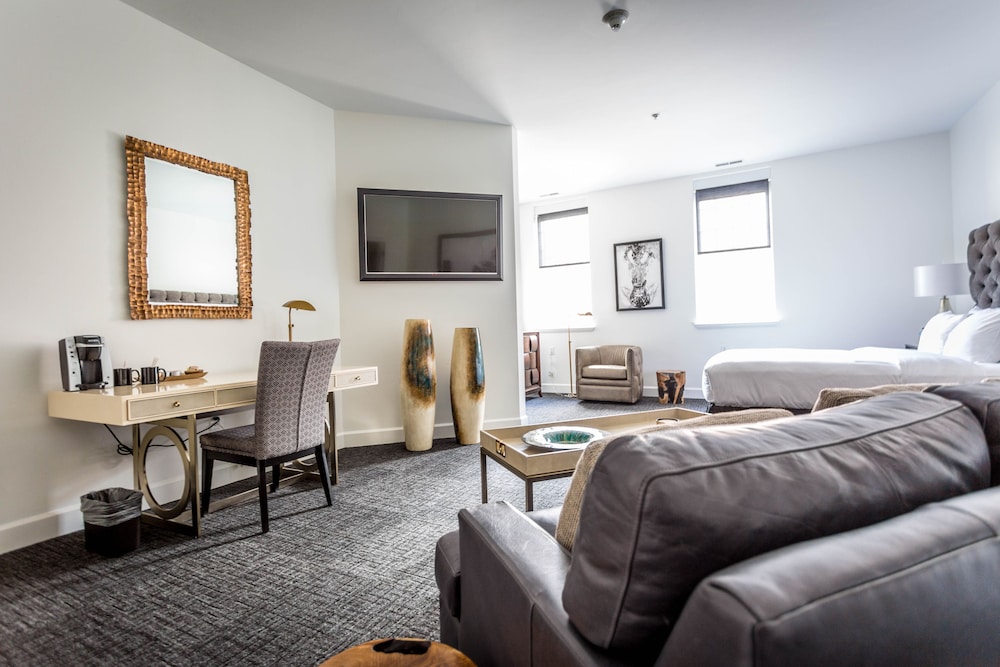 The Delafield Hotel 29/50
