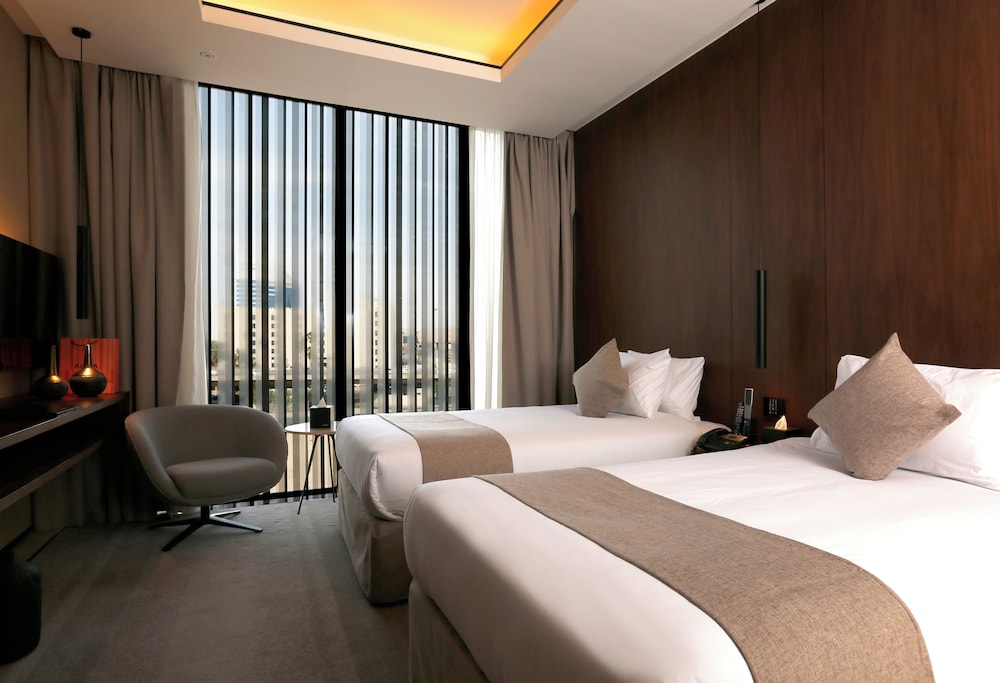 ROYAL, SUITE