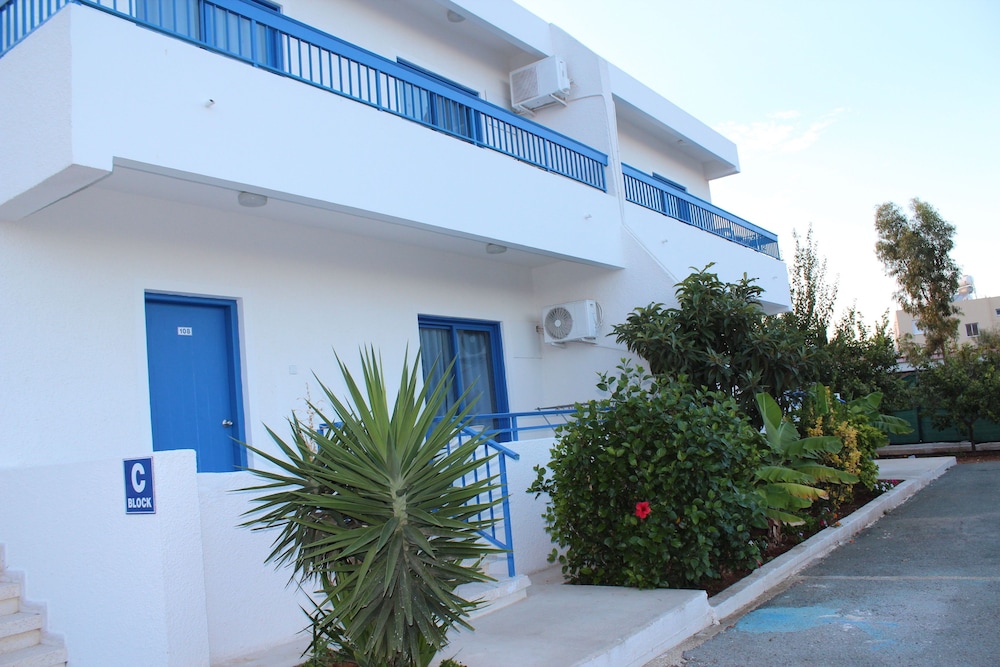 Flokkas Hotel Apartments 2/50