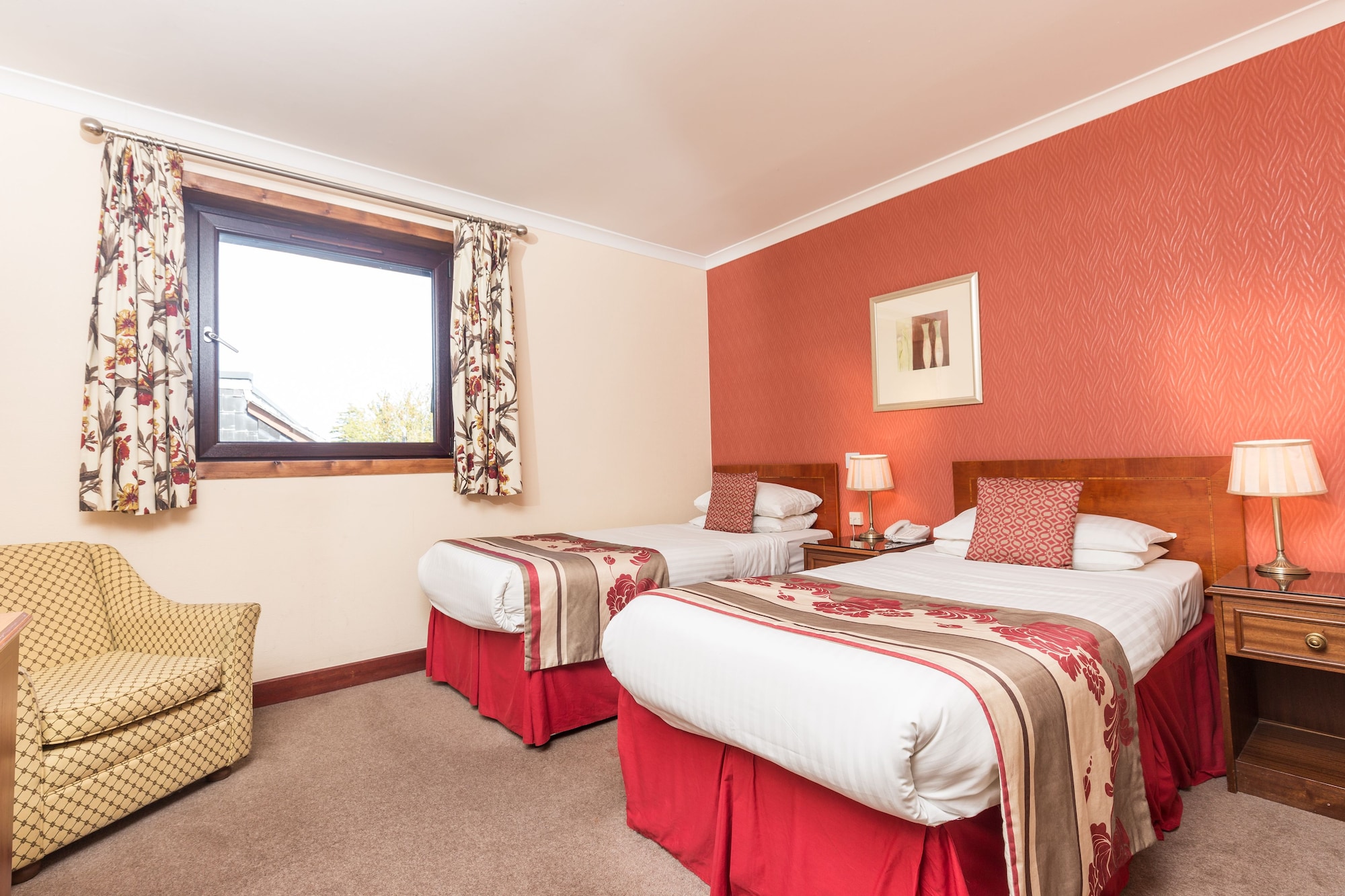 ROOM, TWIN BEDS
