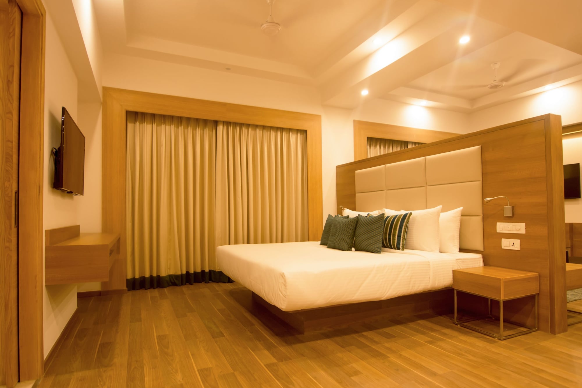 1 BEDROOM, EXECUTIVE, SUITE