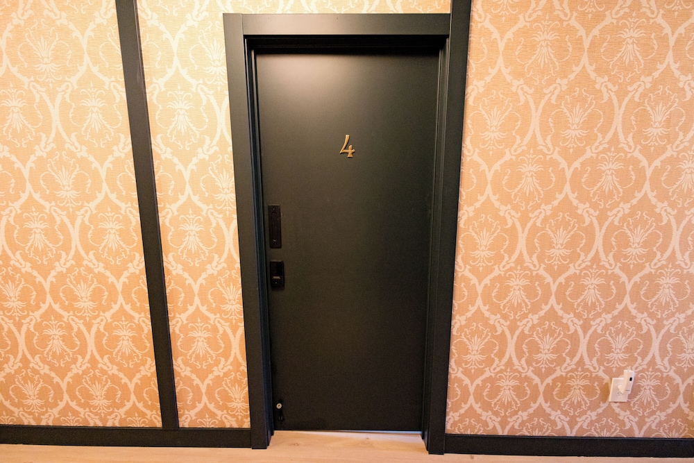 Speakeasy Suites 27/50