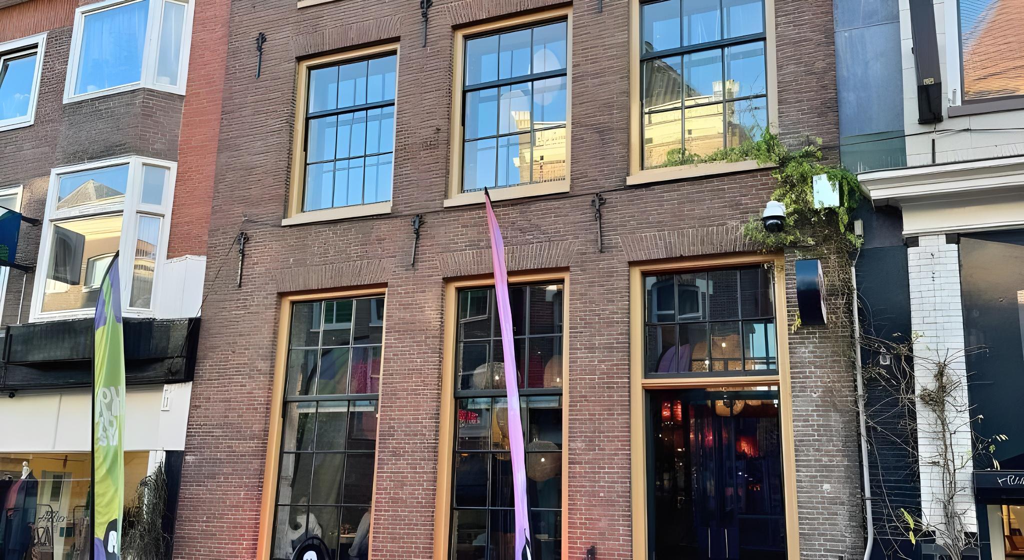 PJs Hostel 2/32