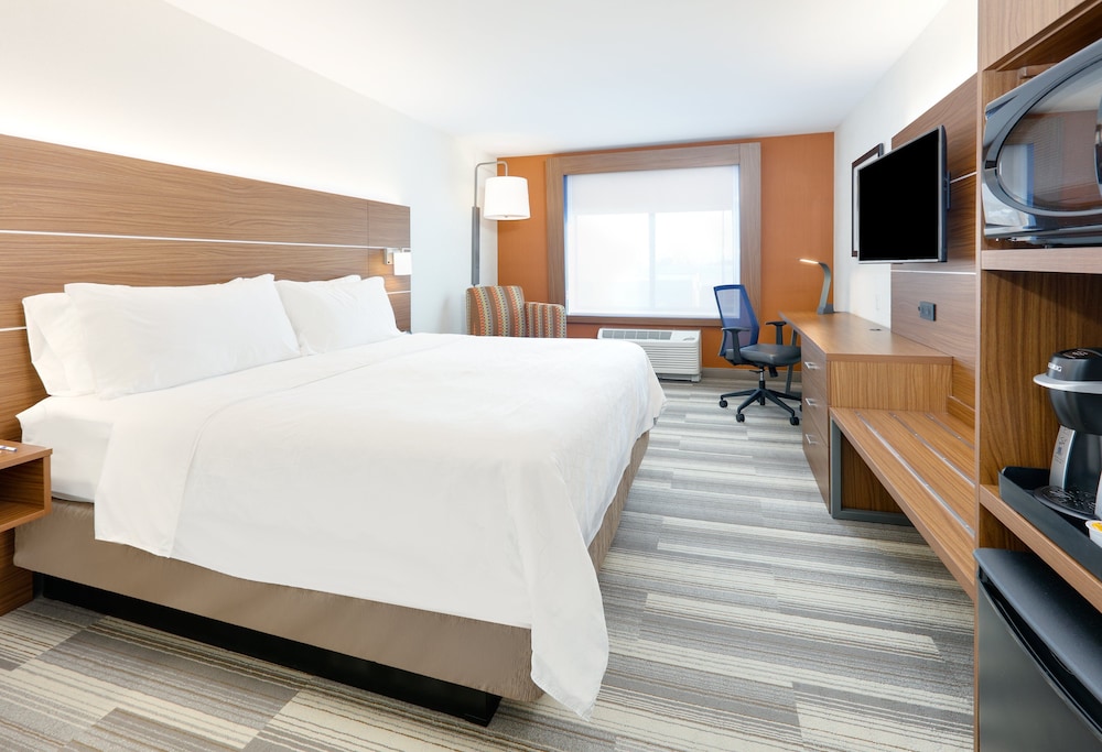 Holiday Inn Express Hotel And Suites Mitchell 22/67