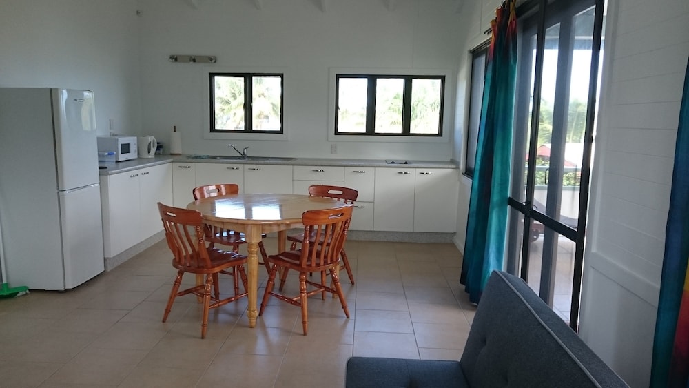Aroa Beachside Inn 17/47