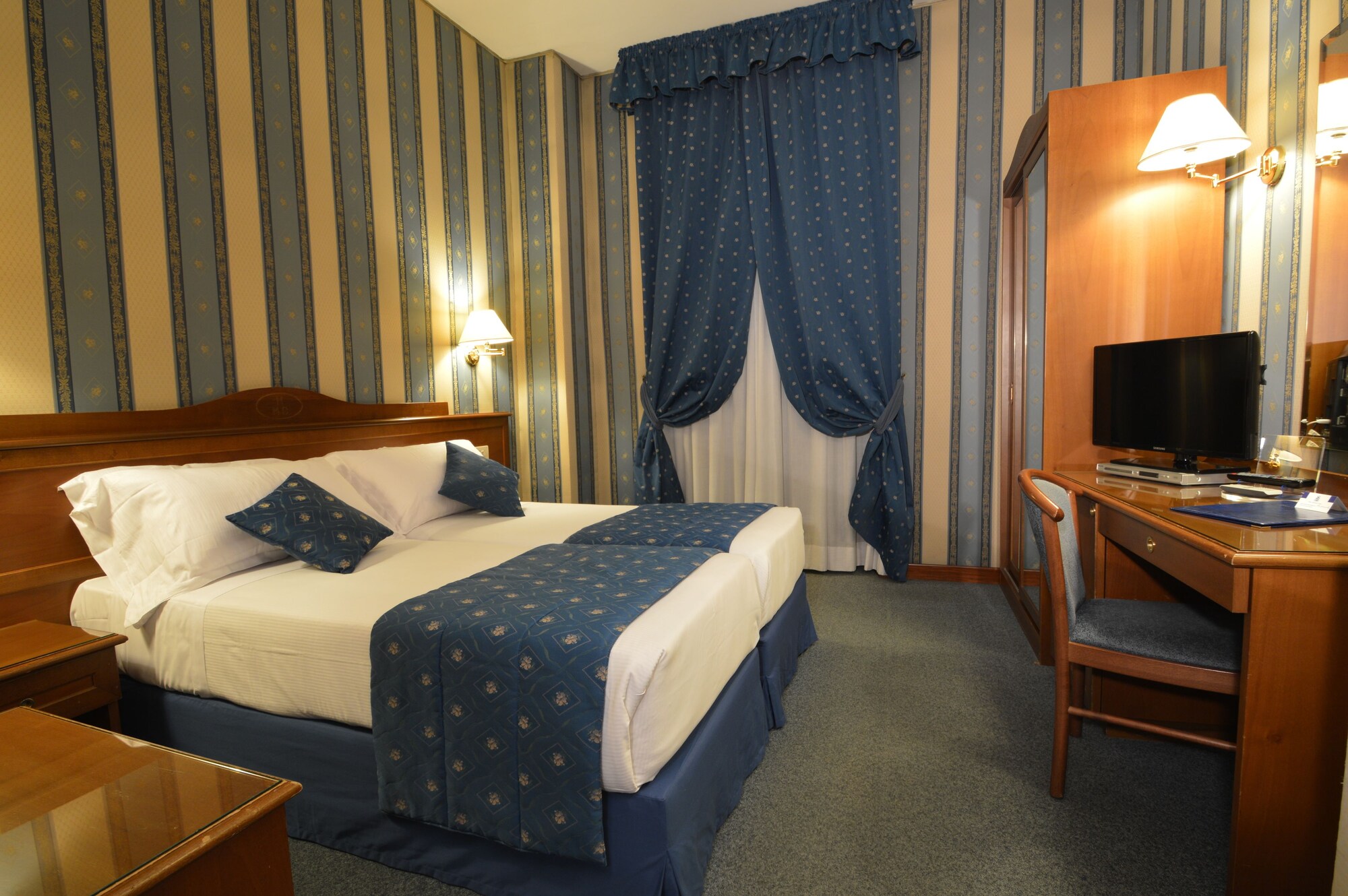ROOM, TRIPLE