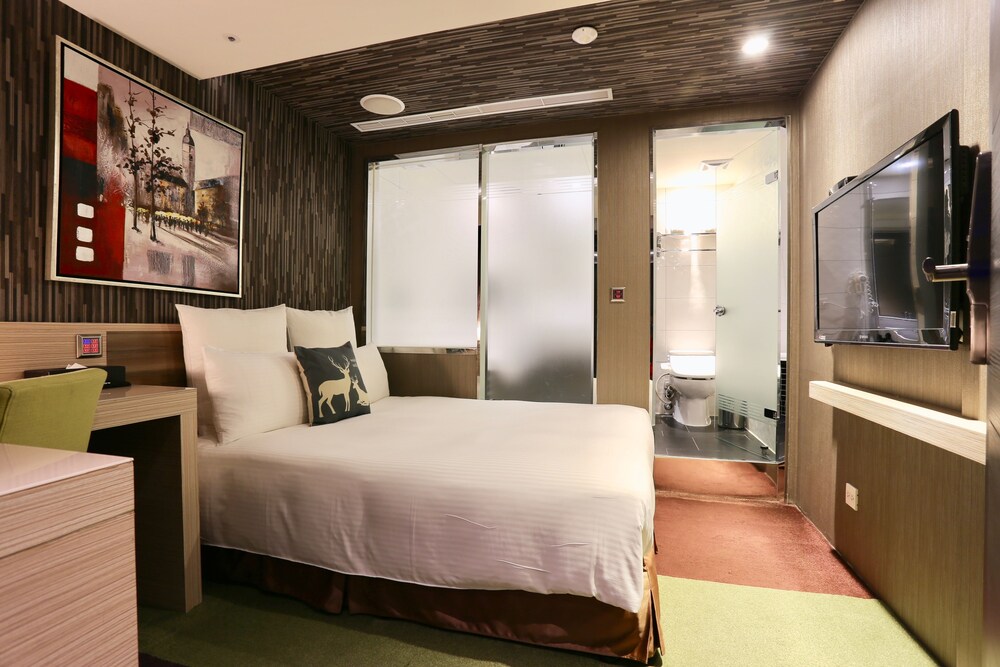 V One Vogue Hotel 11/50